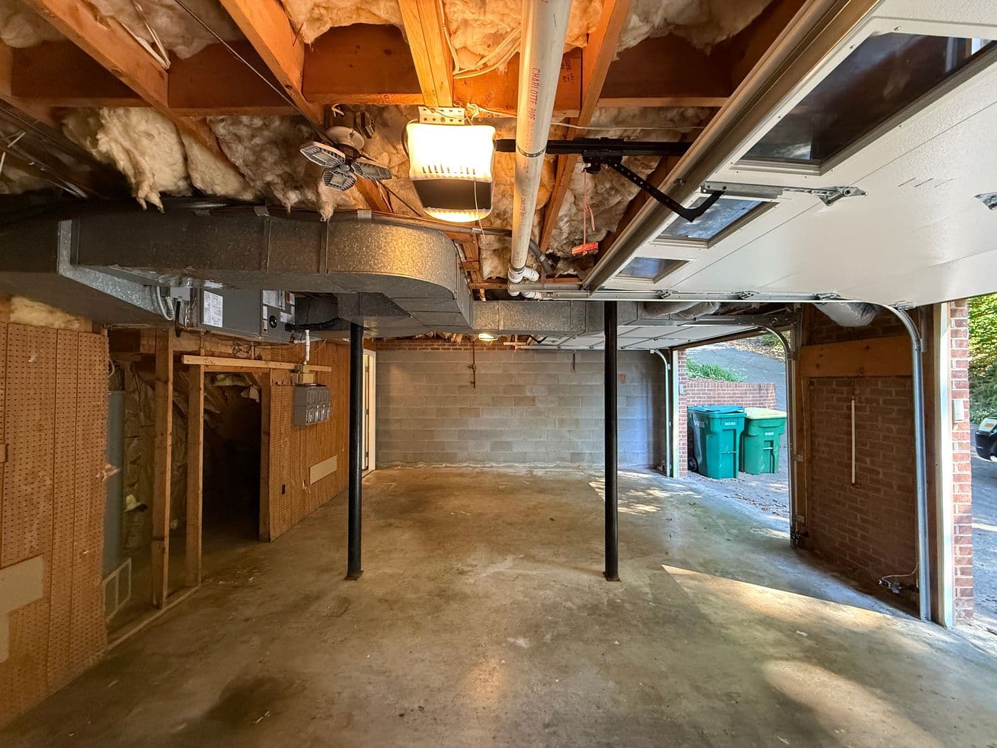 Clemmons House: 6714 Amberley Lane