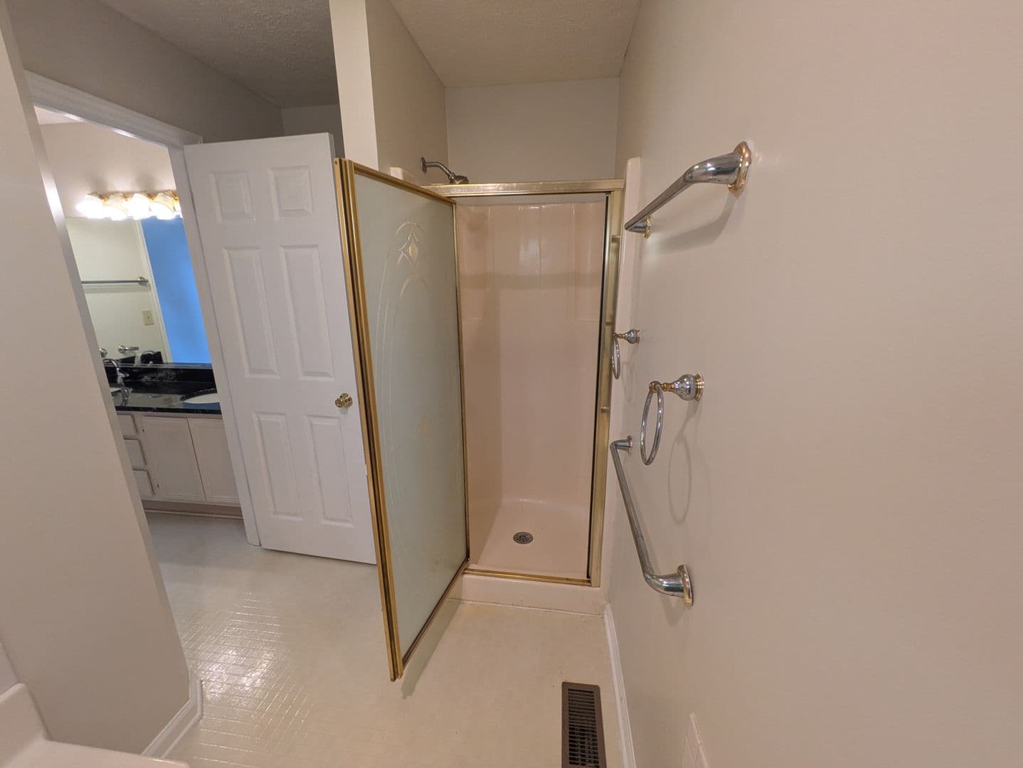 Winston Salem House: 6008 Yeaton Glen Drive