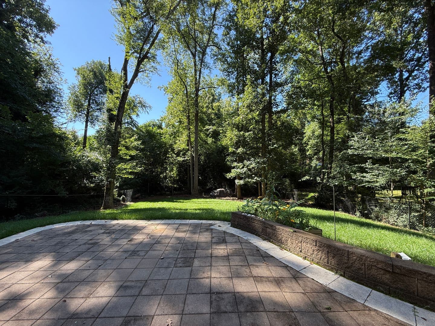 Clemmons House: 6714 Amberley Lane