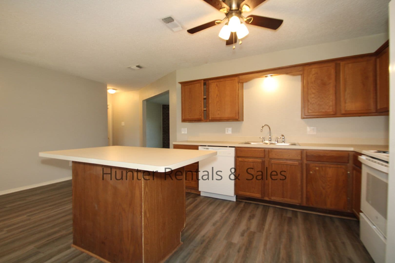 Killeen House: 5904 Dan Dr
