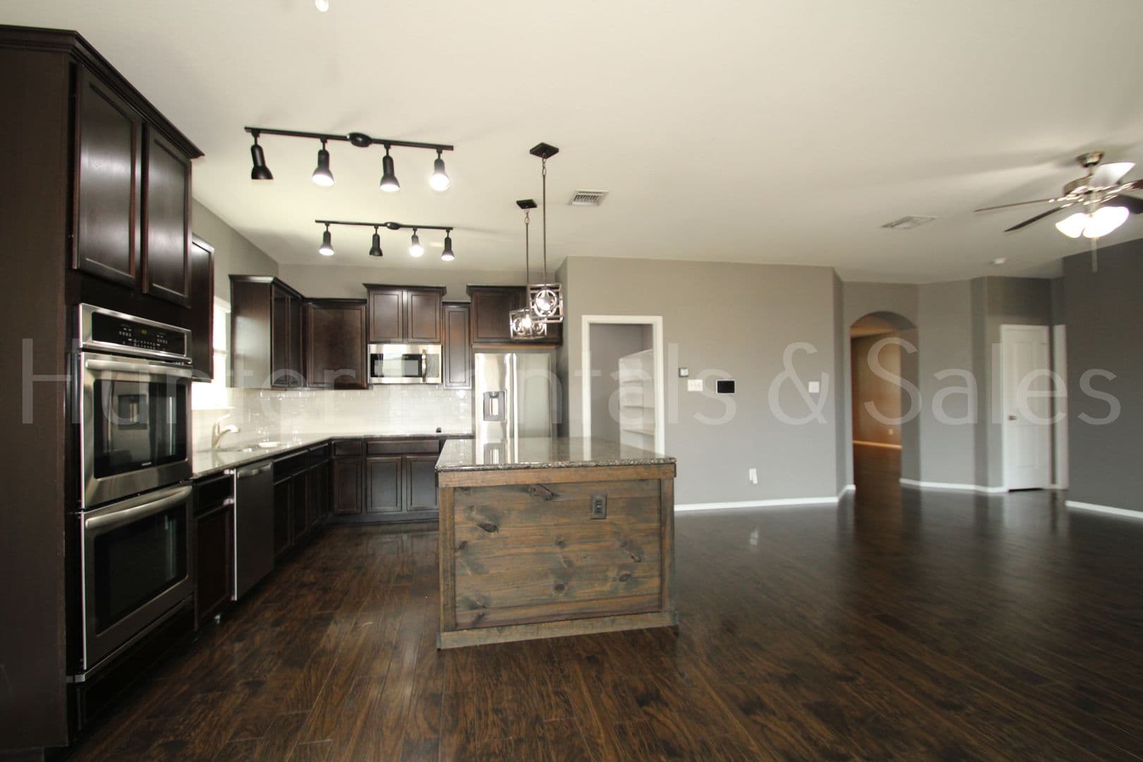 Belton House: 5561 Othello Dr