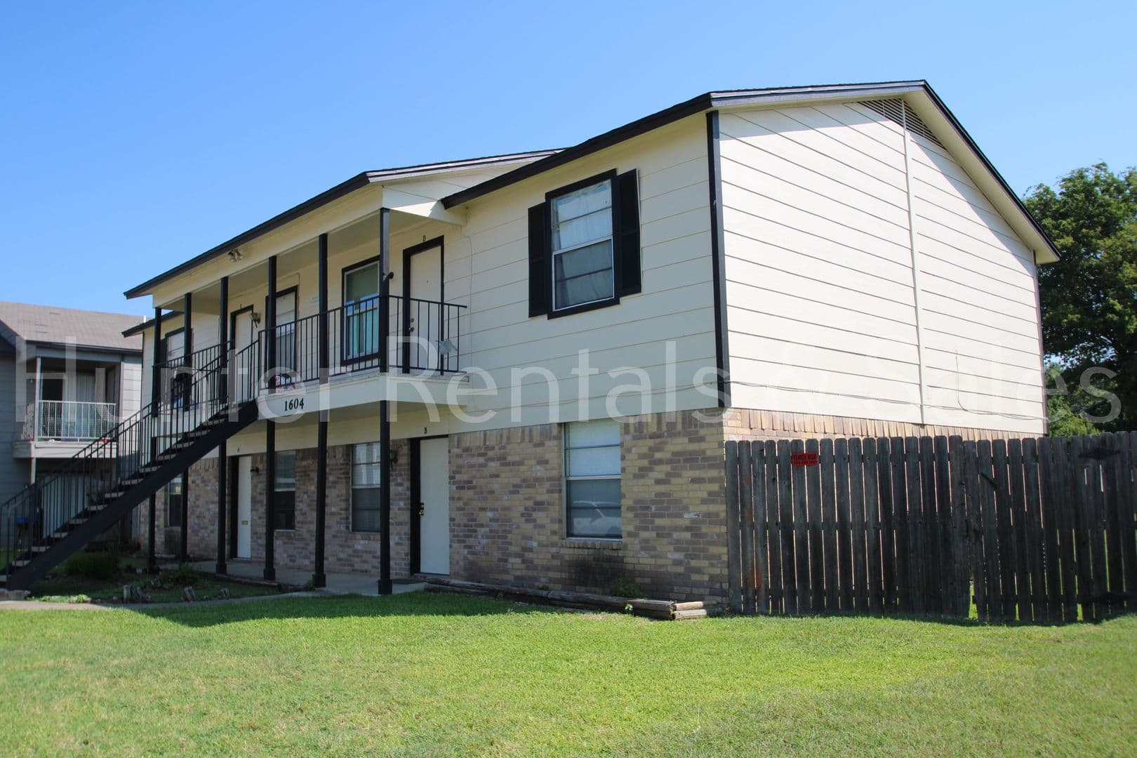 Killeen Apartment: 1604-A Cedarhill Dr