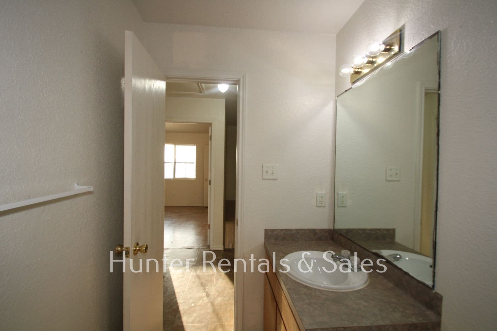 Killeen Townhome: 4401-B Alan Kent Dr