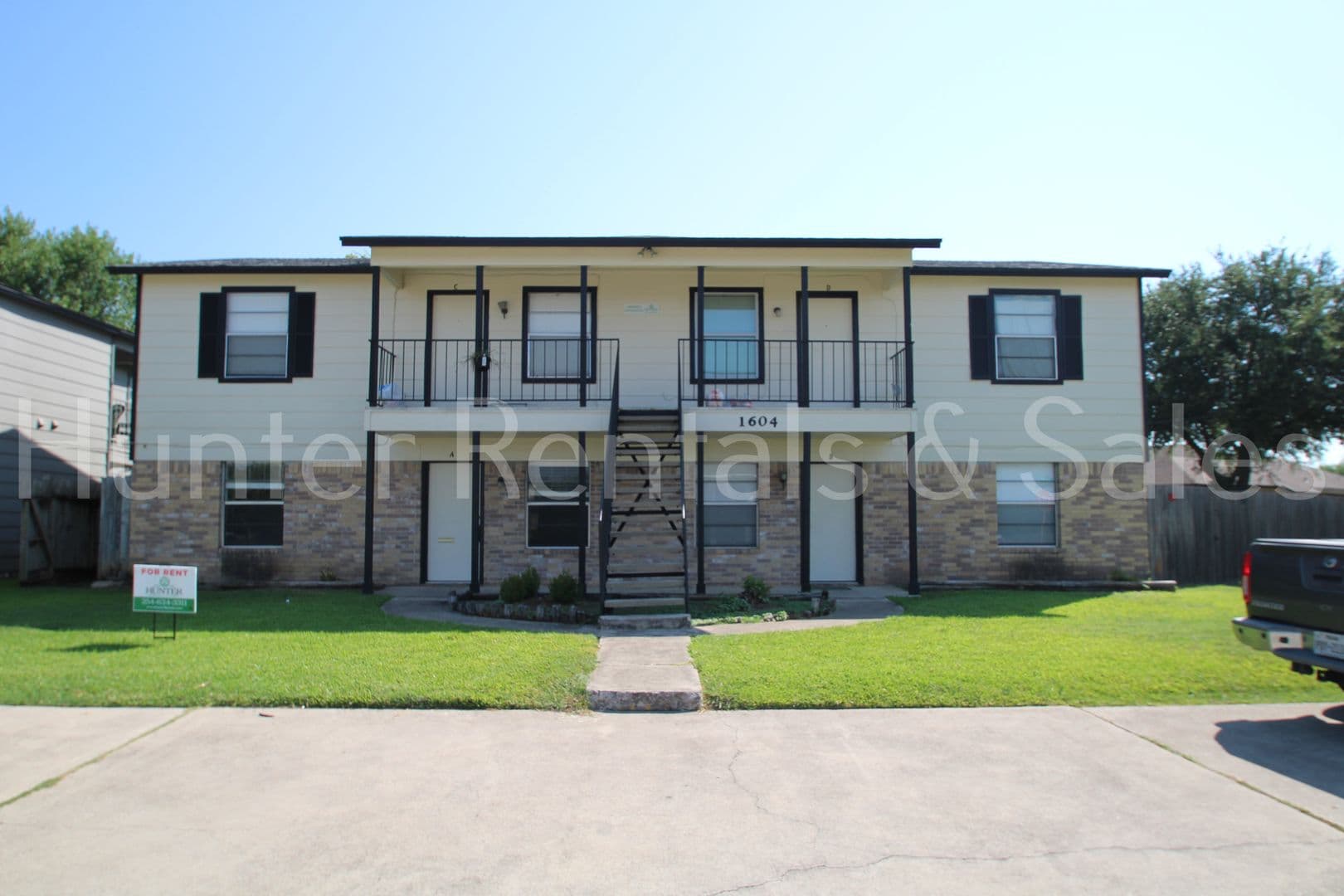 Killeen Apartment: 1604-A Cedarhill Dr