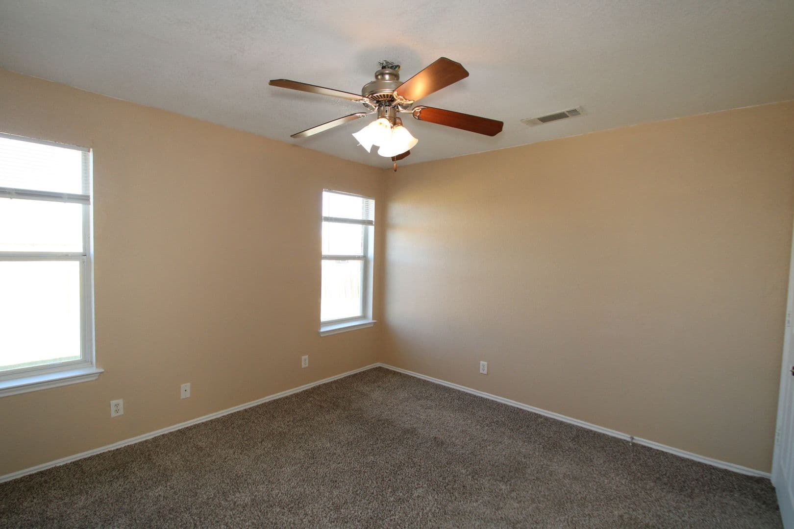 Killeen House: 3905 Bolivar Dr