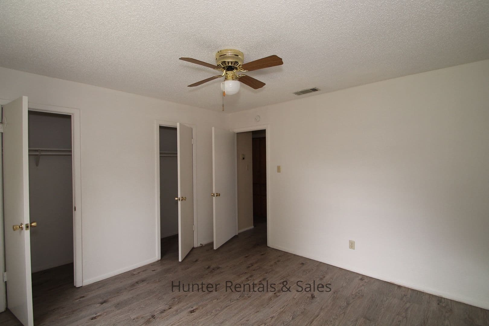 Killeen Apartment: 1604-A Cedarhill Dr
