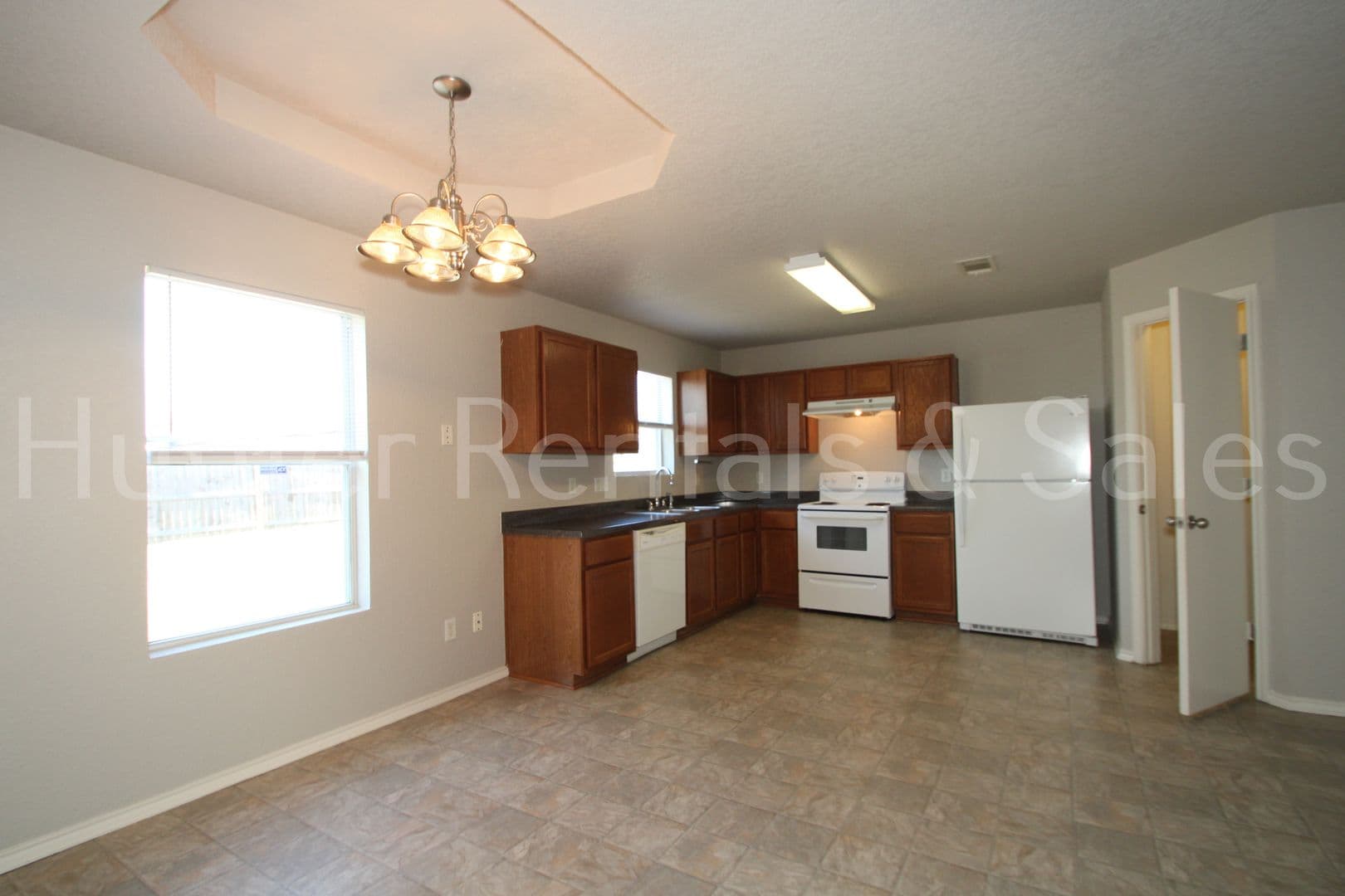Killeen House: 3400 Lakecrest Dr