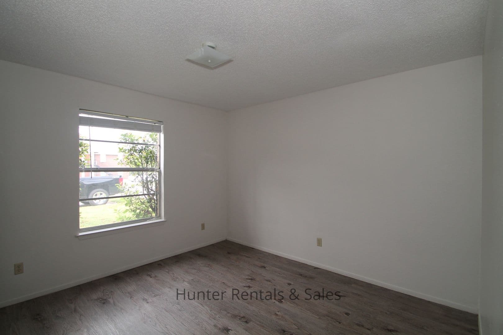 Killeen Apartment: 1604-A Cedarhill Dr
