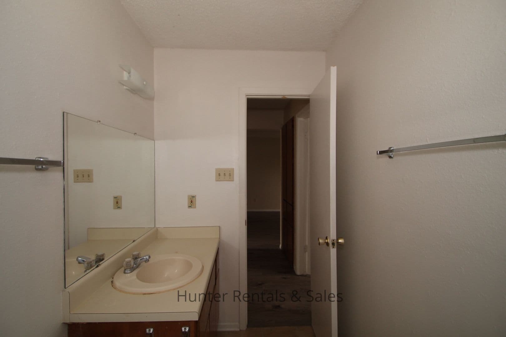 Killeen Apartment: 1604-A Cedarhill Dr
