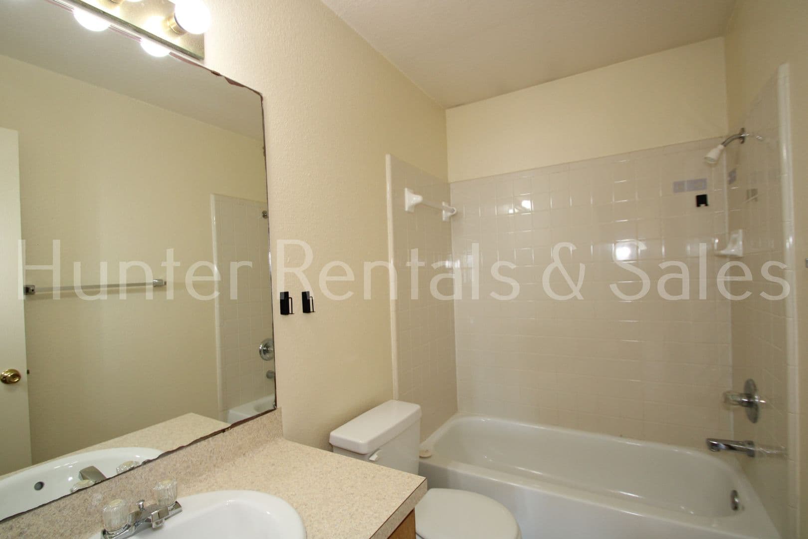 Killeen Townhome: 4301-B Alan Kent Dr