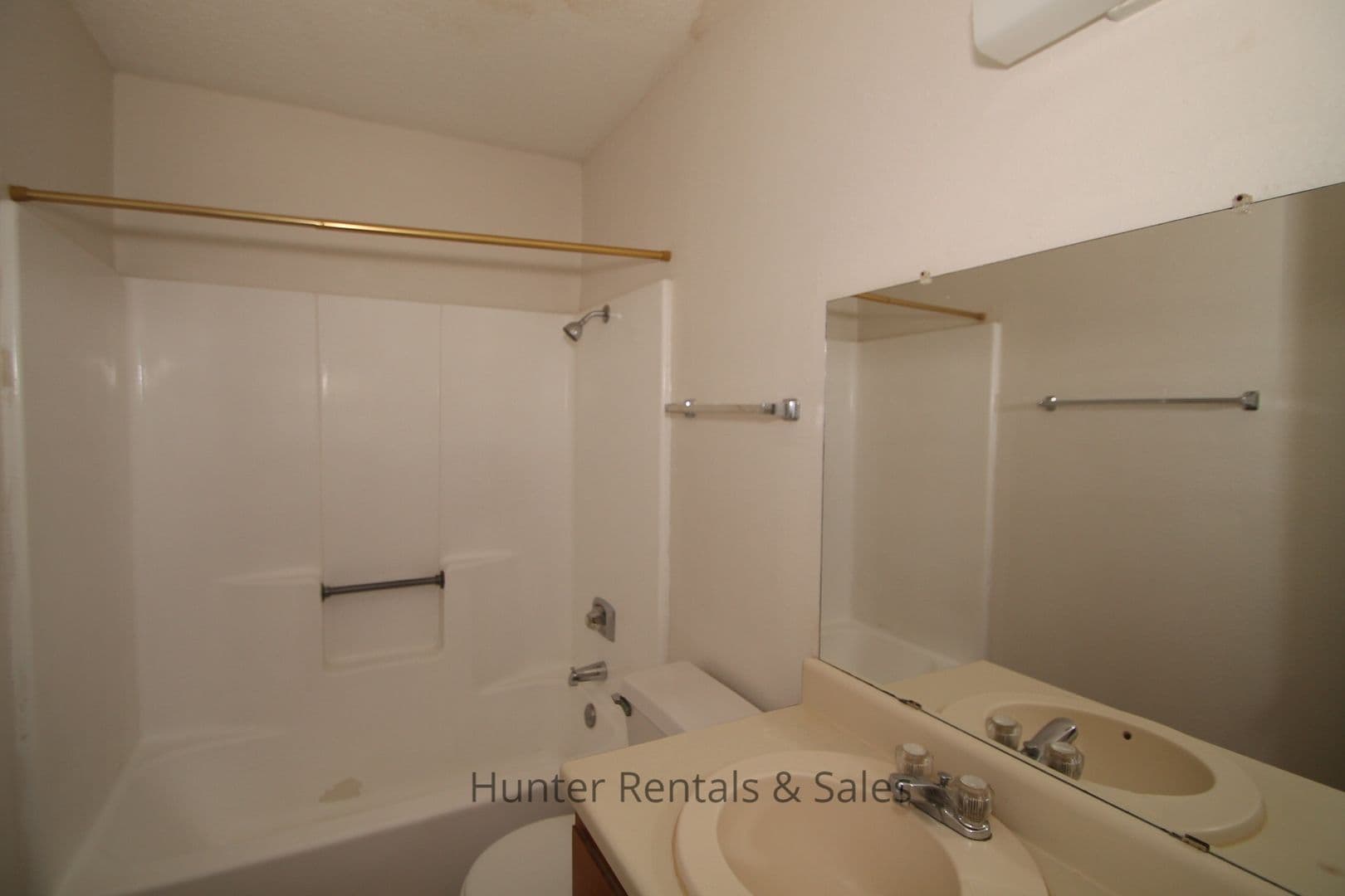 Killeen Apartment: 1604-A Cedarhill Dr