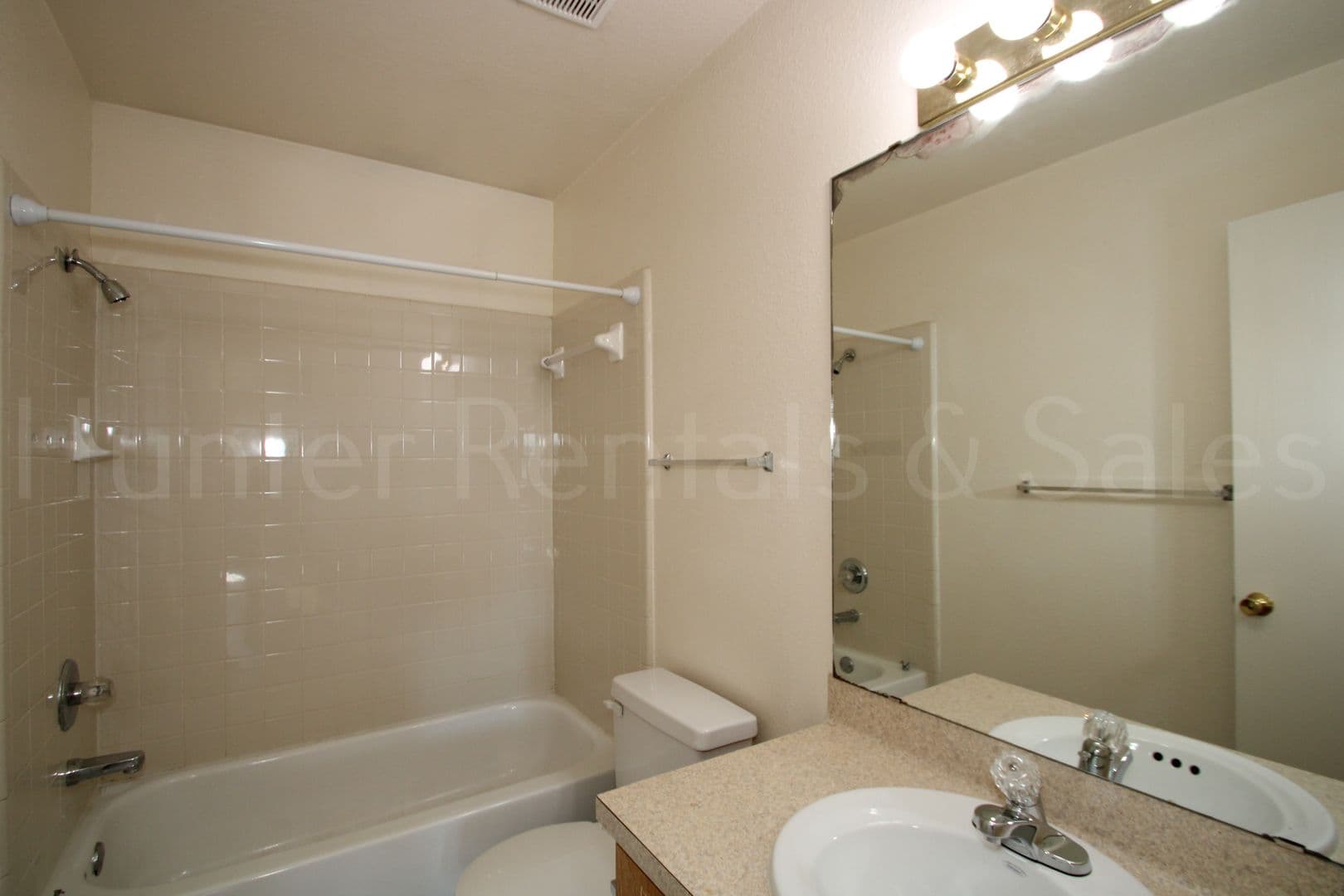 Killeen Townhome: 4301-C Alan Kent Dr
