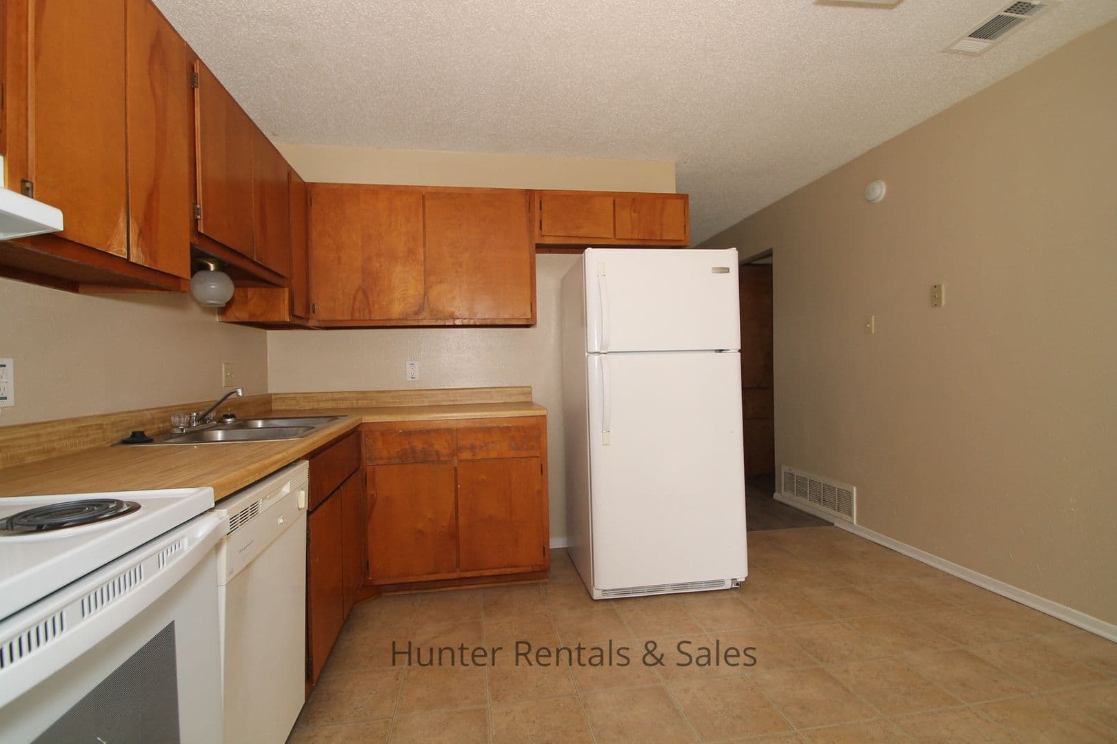 Killeen Apartment: 1604-A Cedarhill Dr