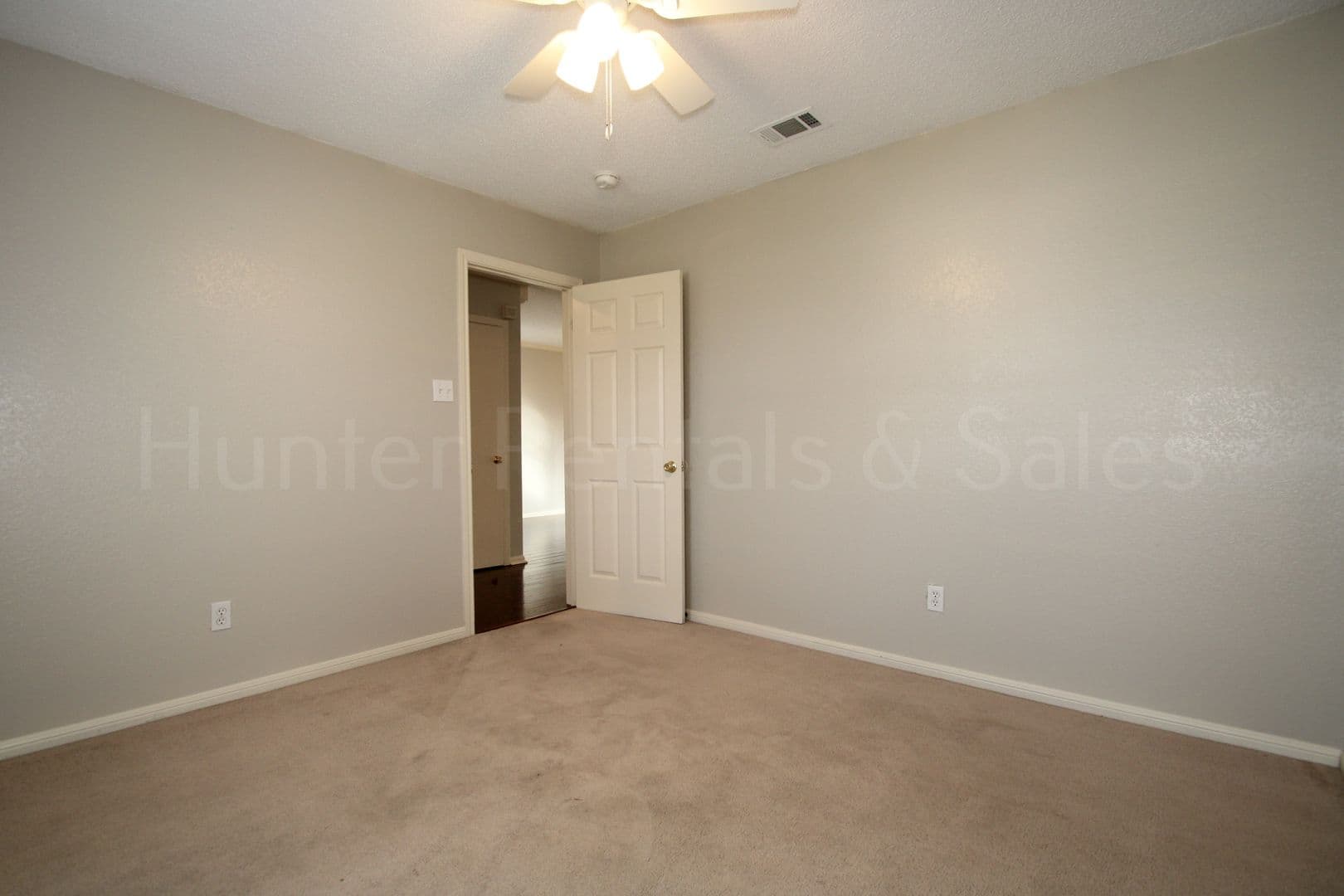 Killeen House: 4200 Matt Ct