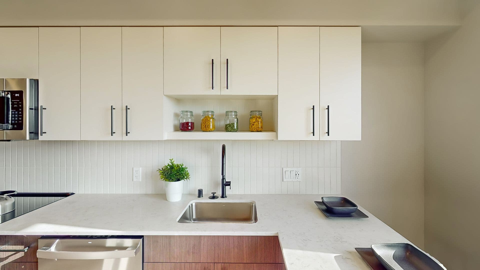 Seattle Apartment: 555 15th AVE E