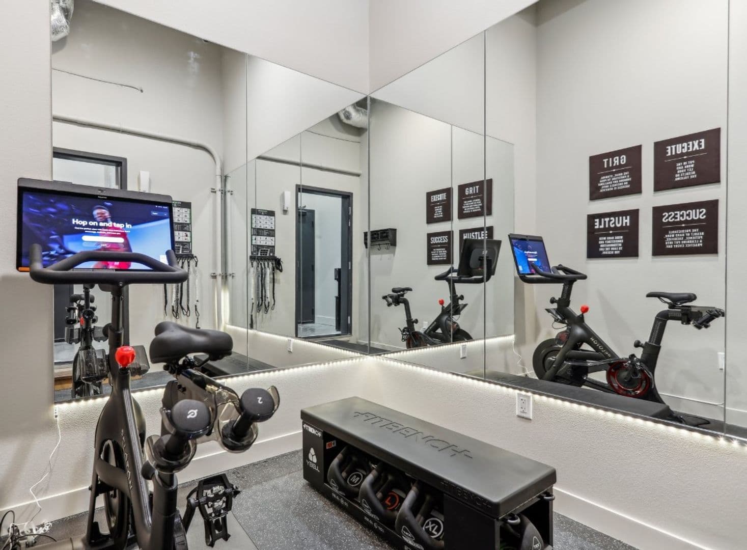 Seattle Apartment: 555 15th AVE E