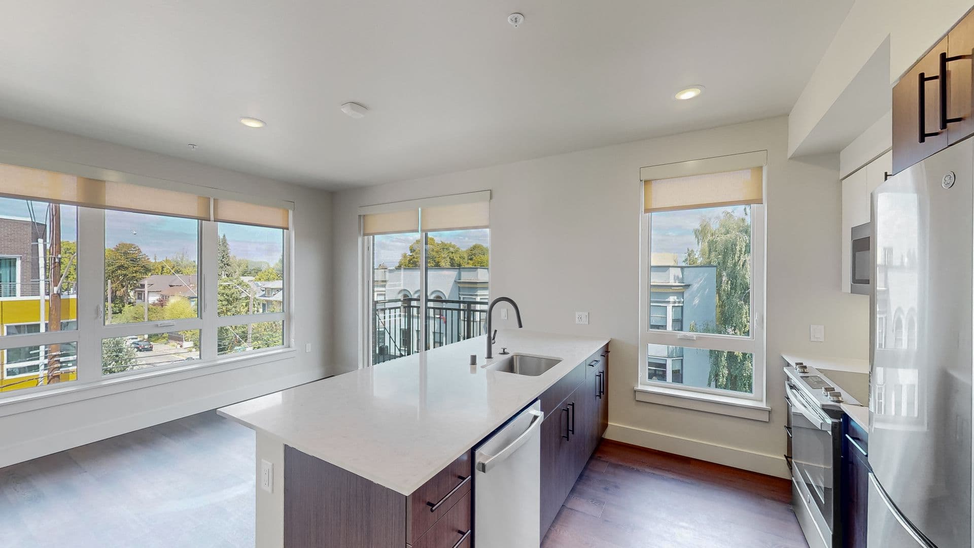 Seattle Apartment: 555 15th AVE E