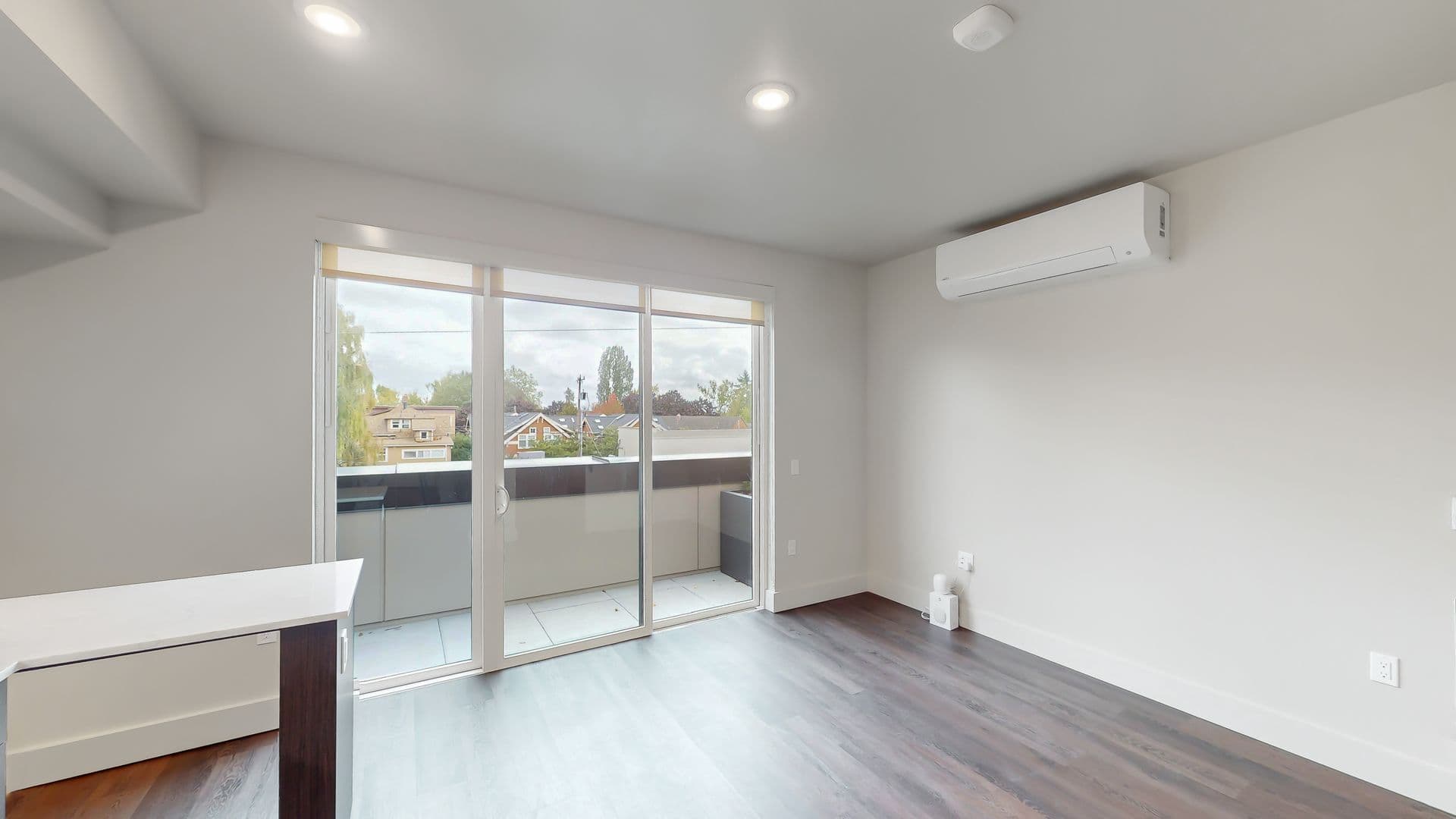 Seattle Apartment: 555 15th AVE E
