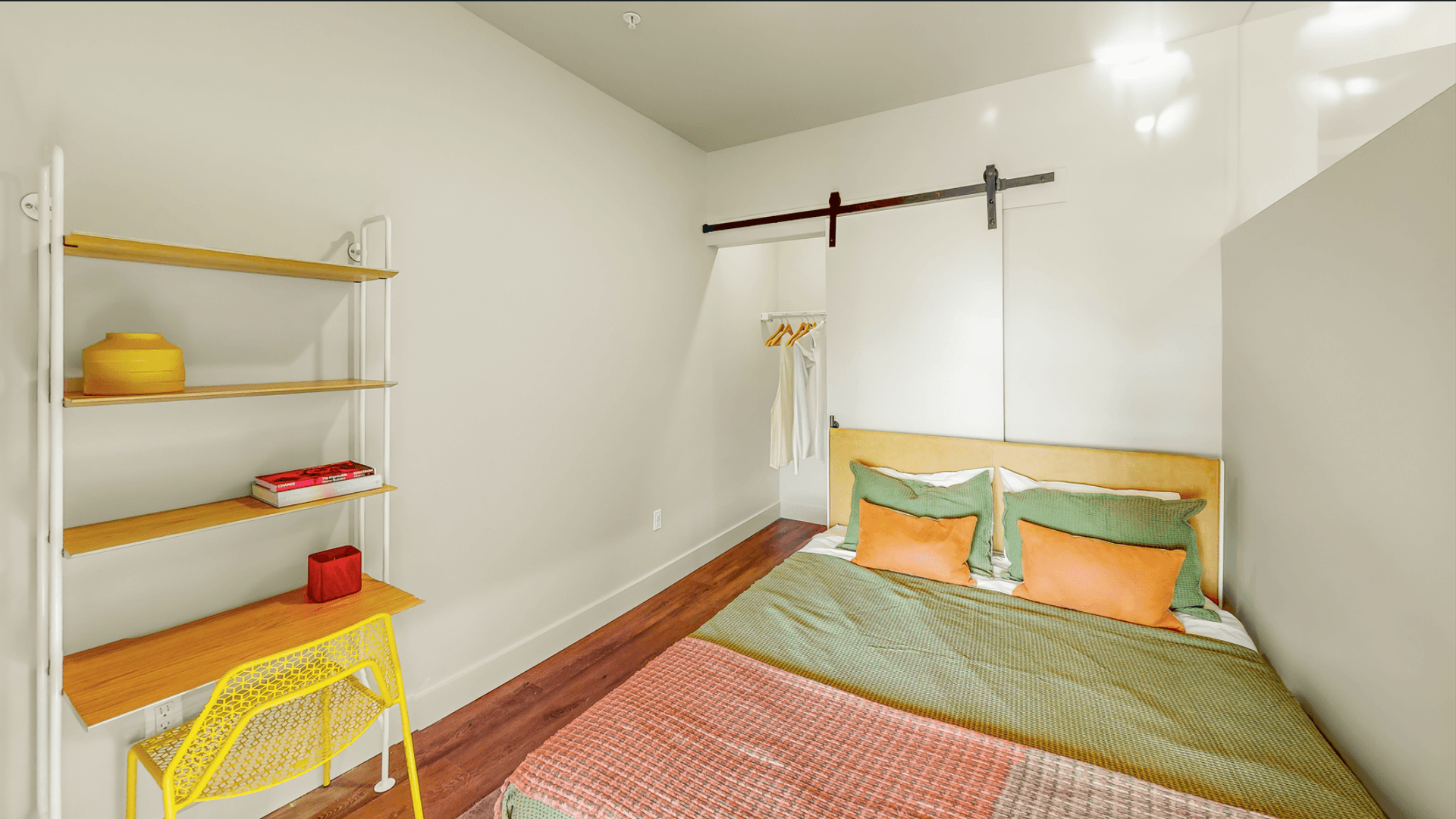 Seattle Apartment: 555 15th AVE E