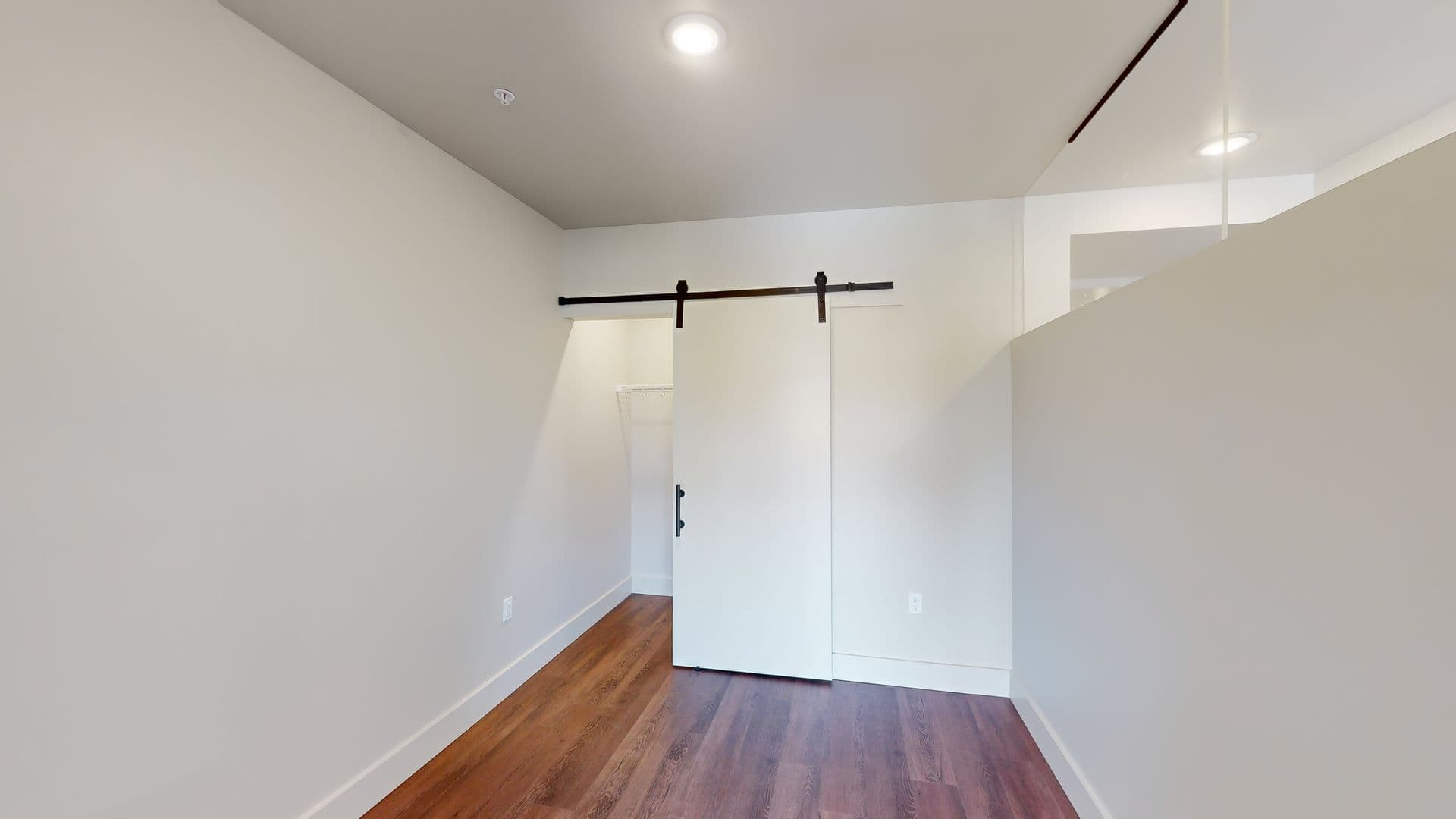 Seattle Apartment: 555 15th AVE E