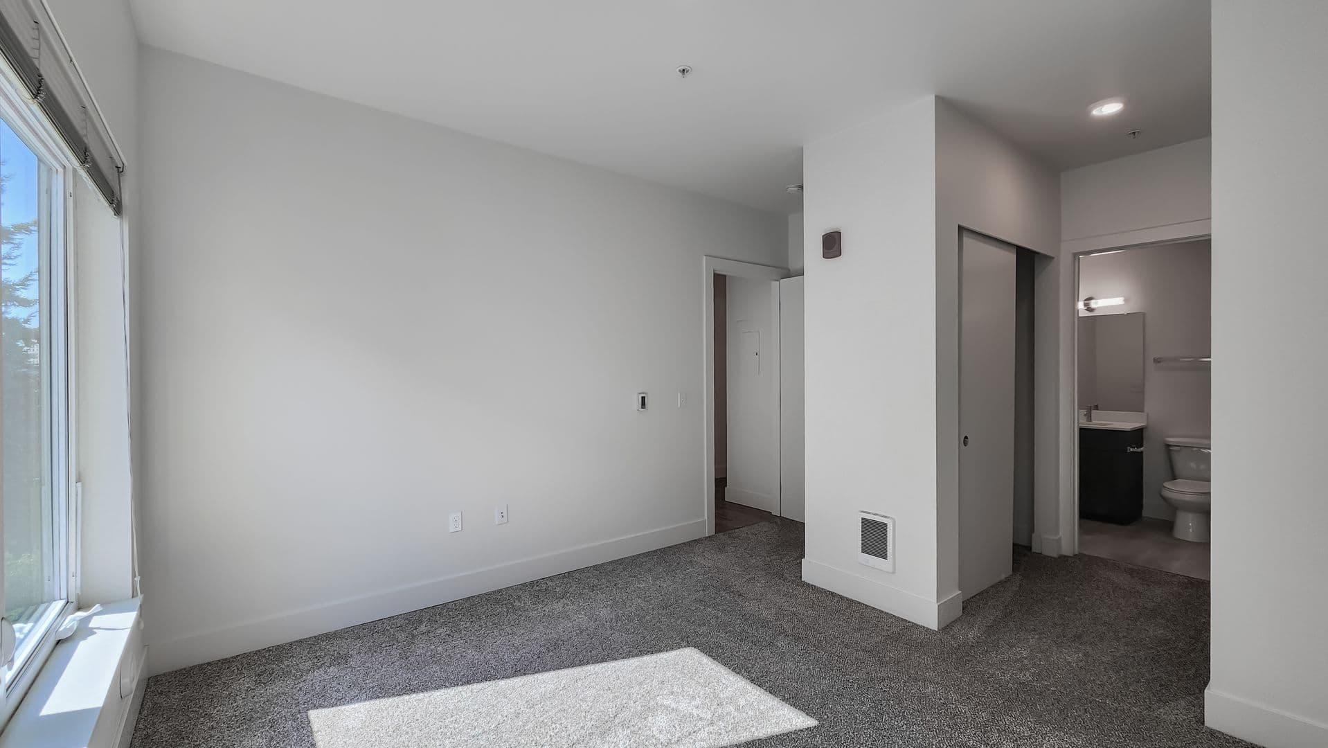 Seattle Apartment: 1430 Summit Avenue