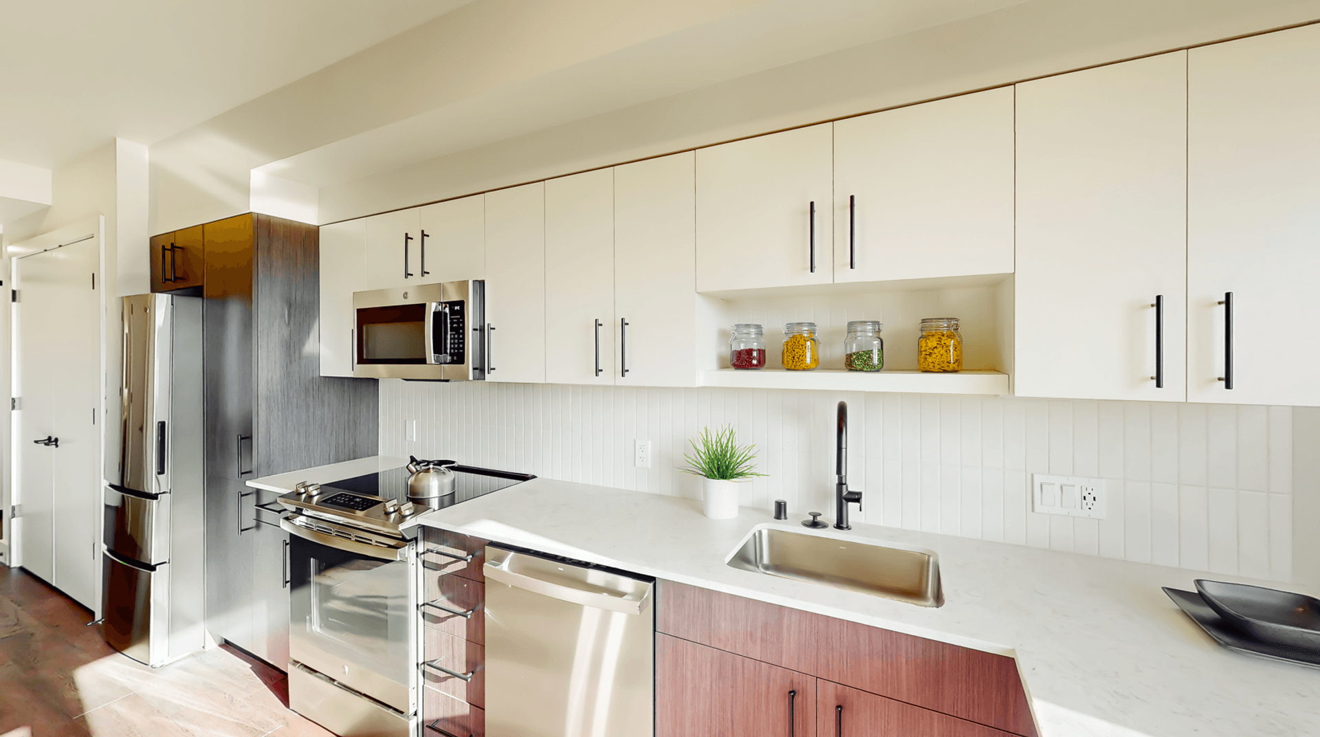 Seattle Apartment: 555 15th AVE E