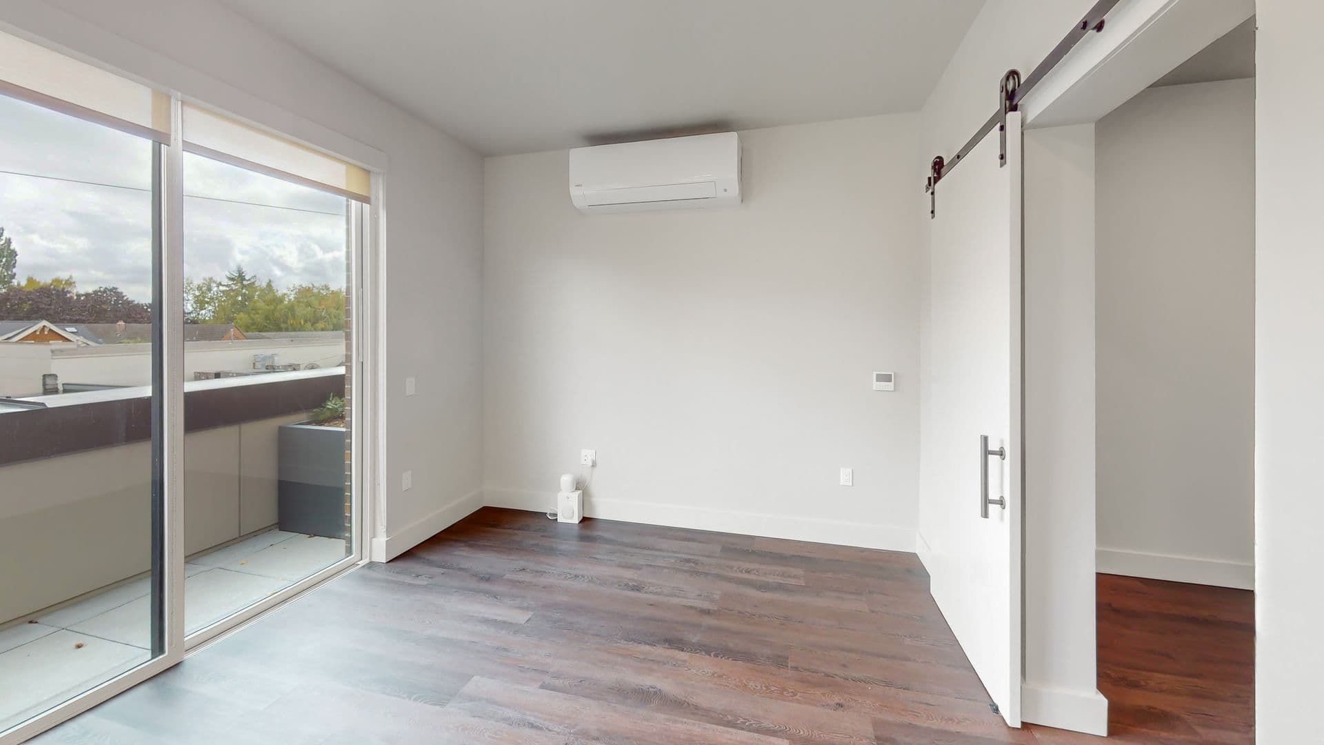 Seattle Apartment: 555 15th AVE E