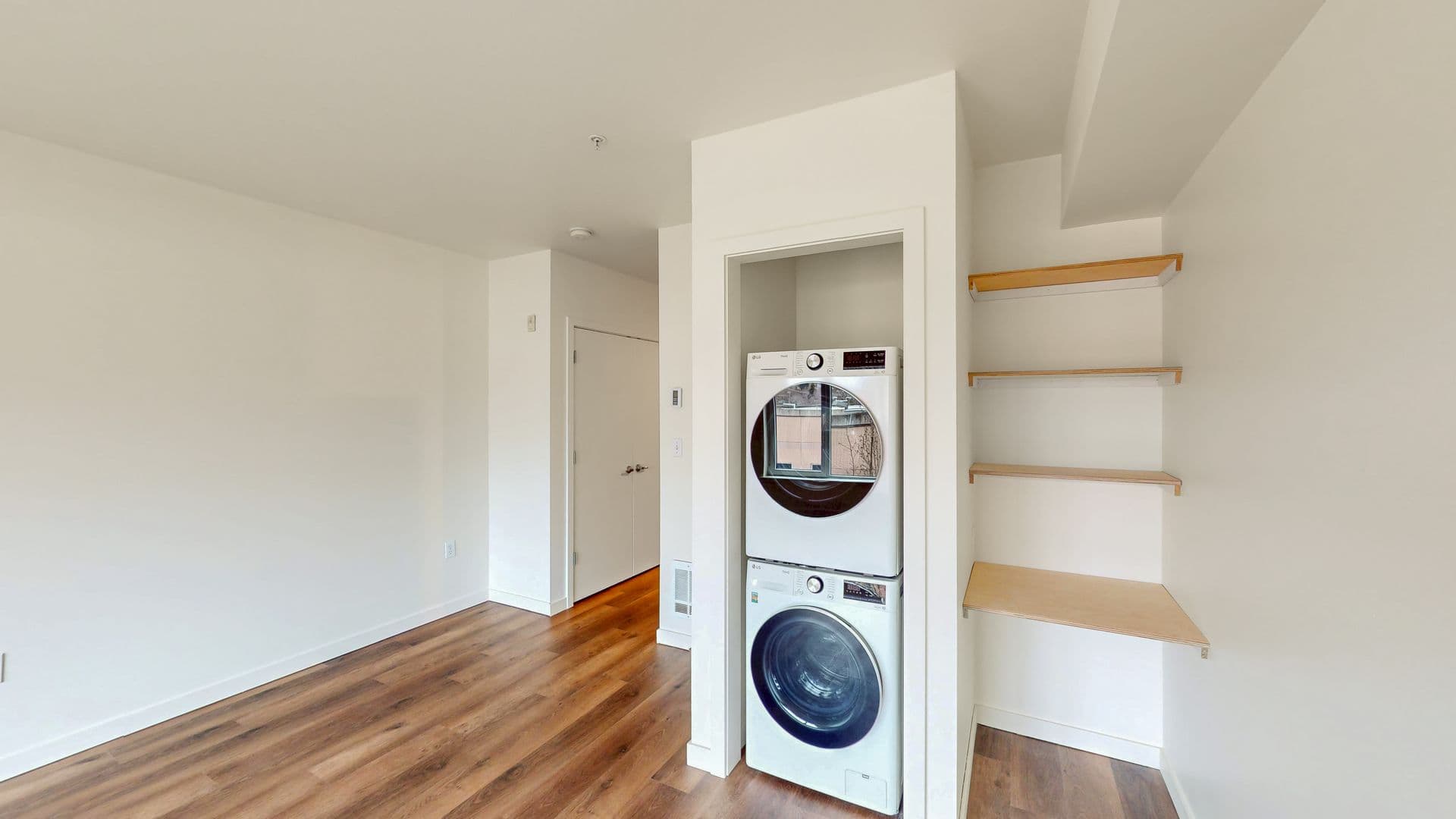 Seattle Apartment: 1641 Nagle Pl