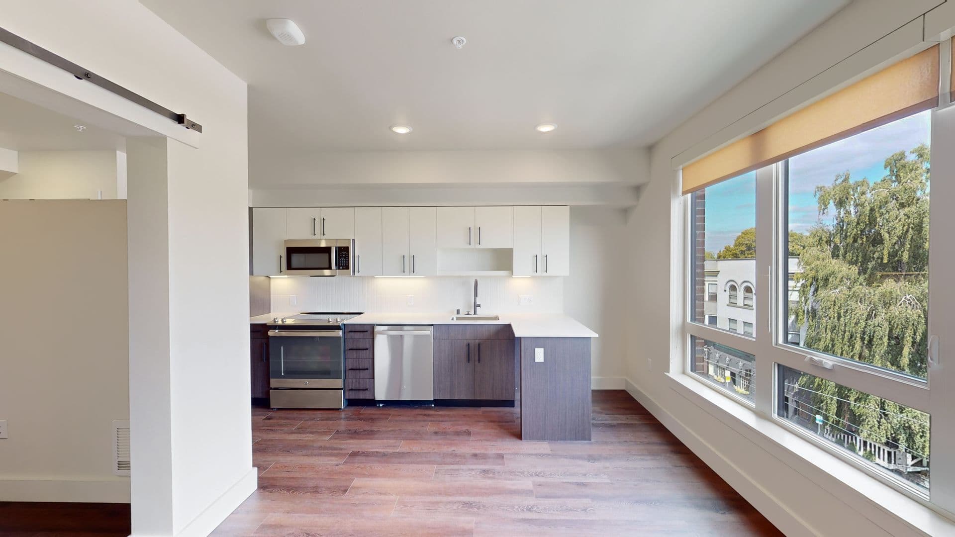 Seattle Apartment: 555 15th AVE E
