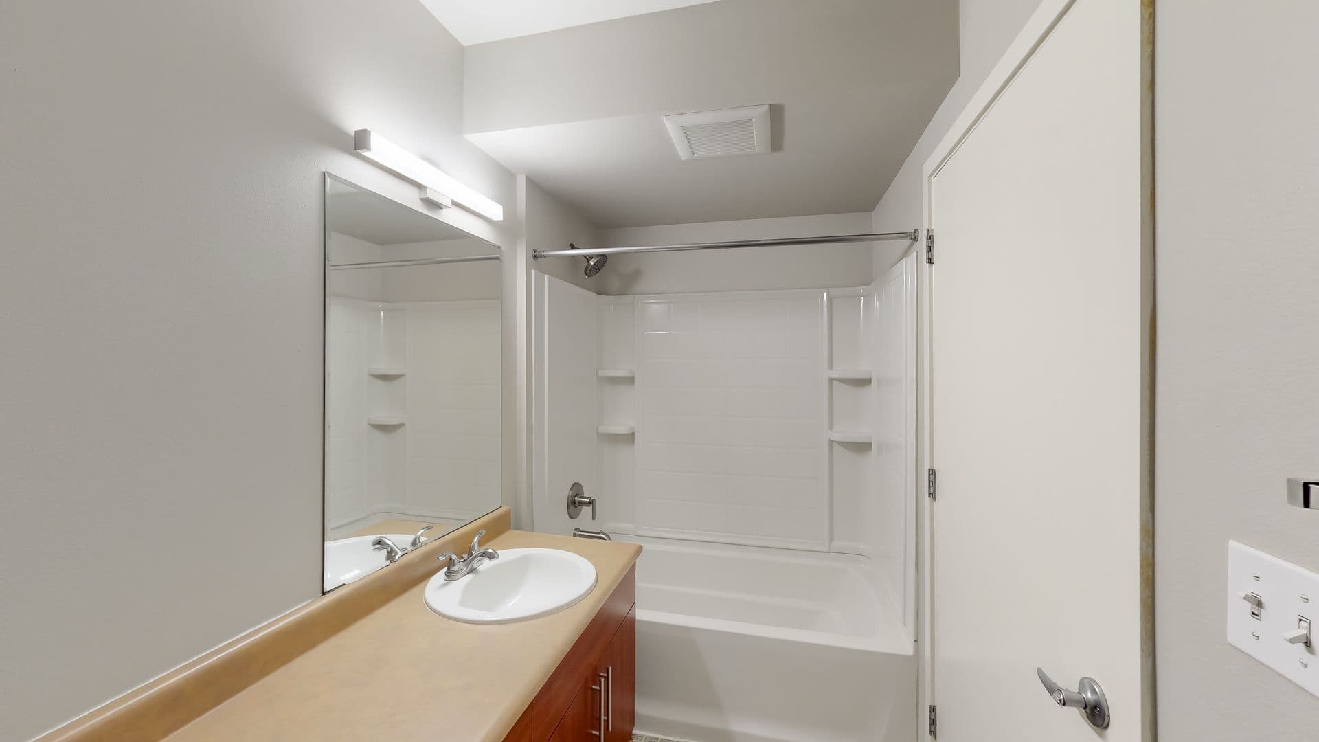 Seattle Apartment: 1641 Nagle Pl