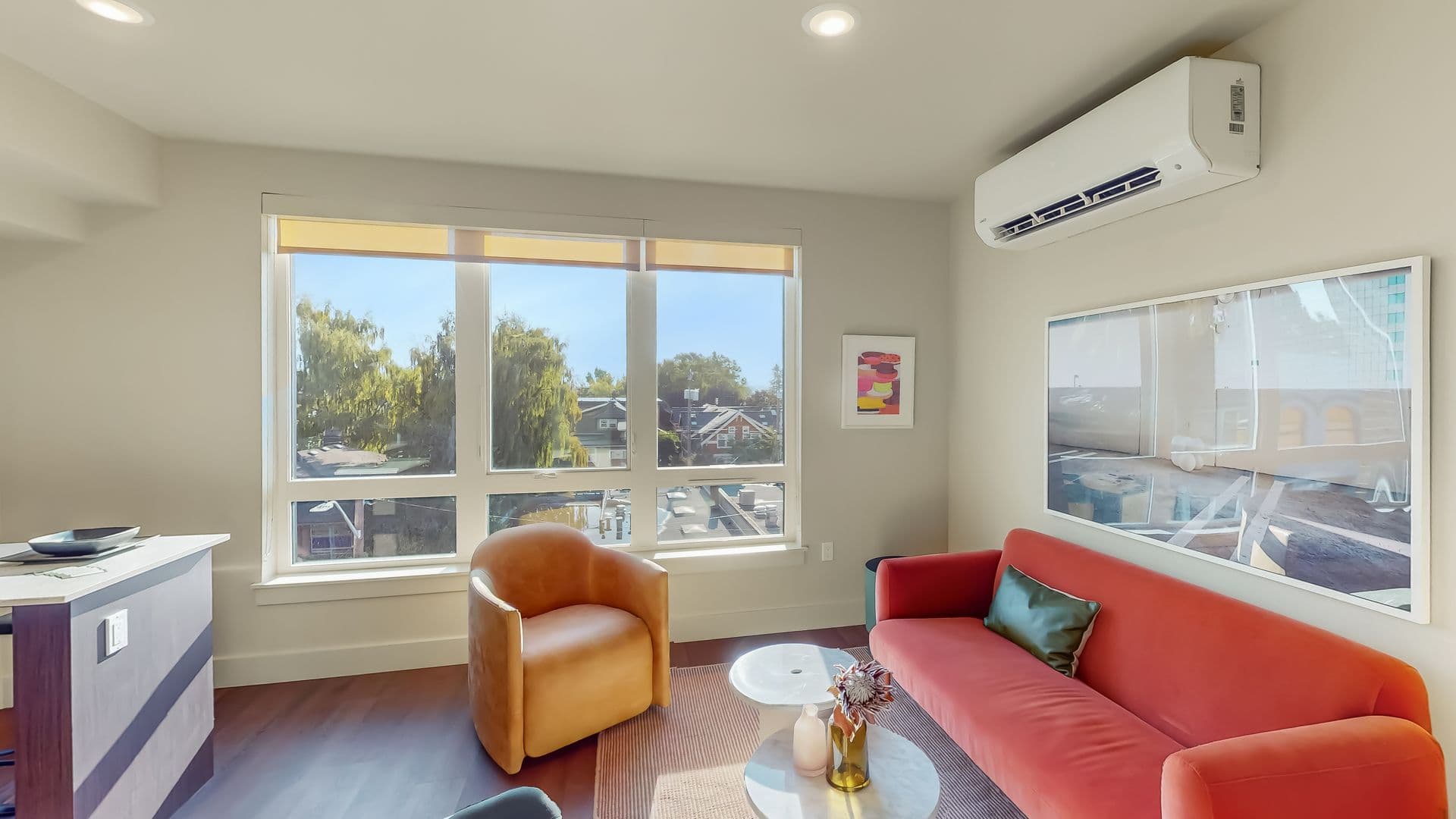 Seattle Apartment: 555 15th AVE E