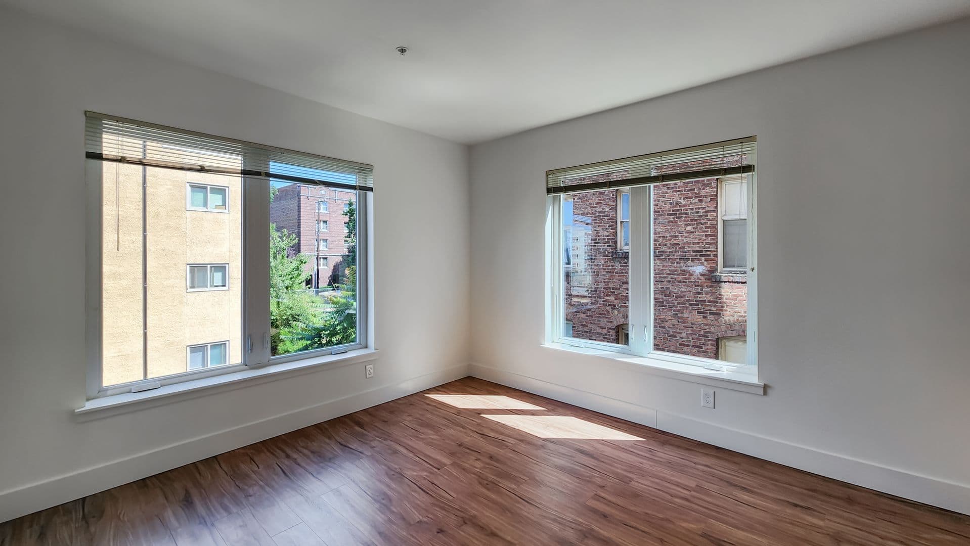 Seattle Apartment: 1430 Summit Avenue
