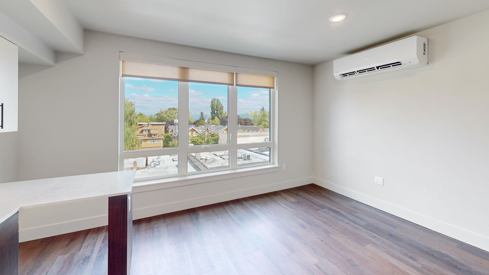 Seattle Apartment: 555 15th AVE E