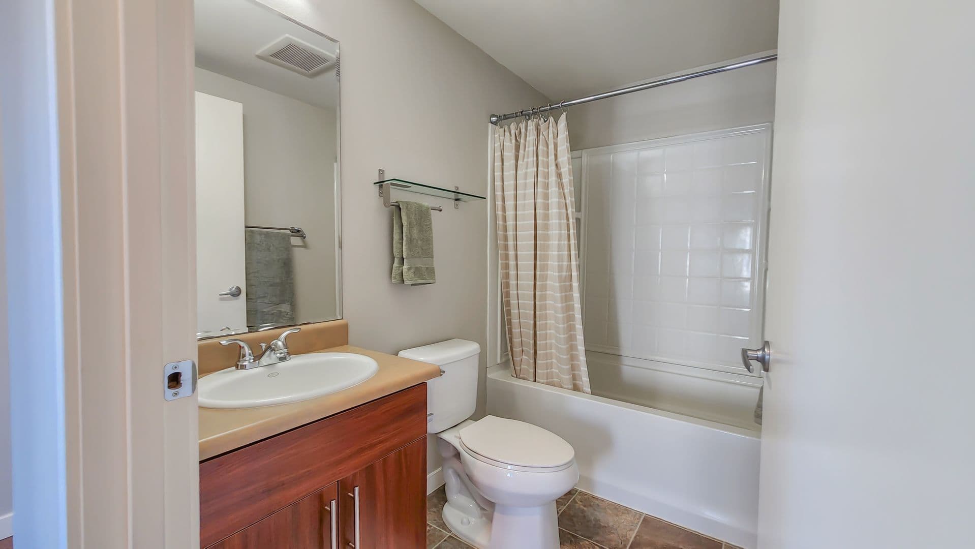 Seattle Apartment: 1641 Nagle Pl