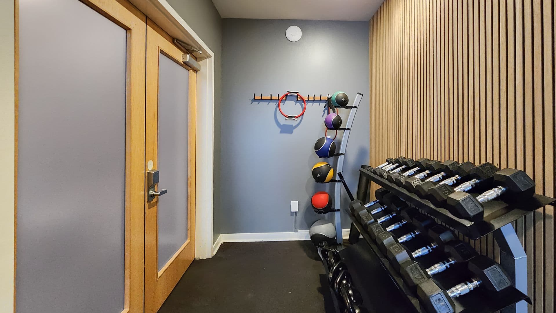 Seattle Apartment: 1641 Nagle Pl