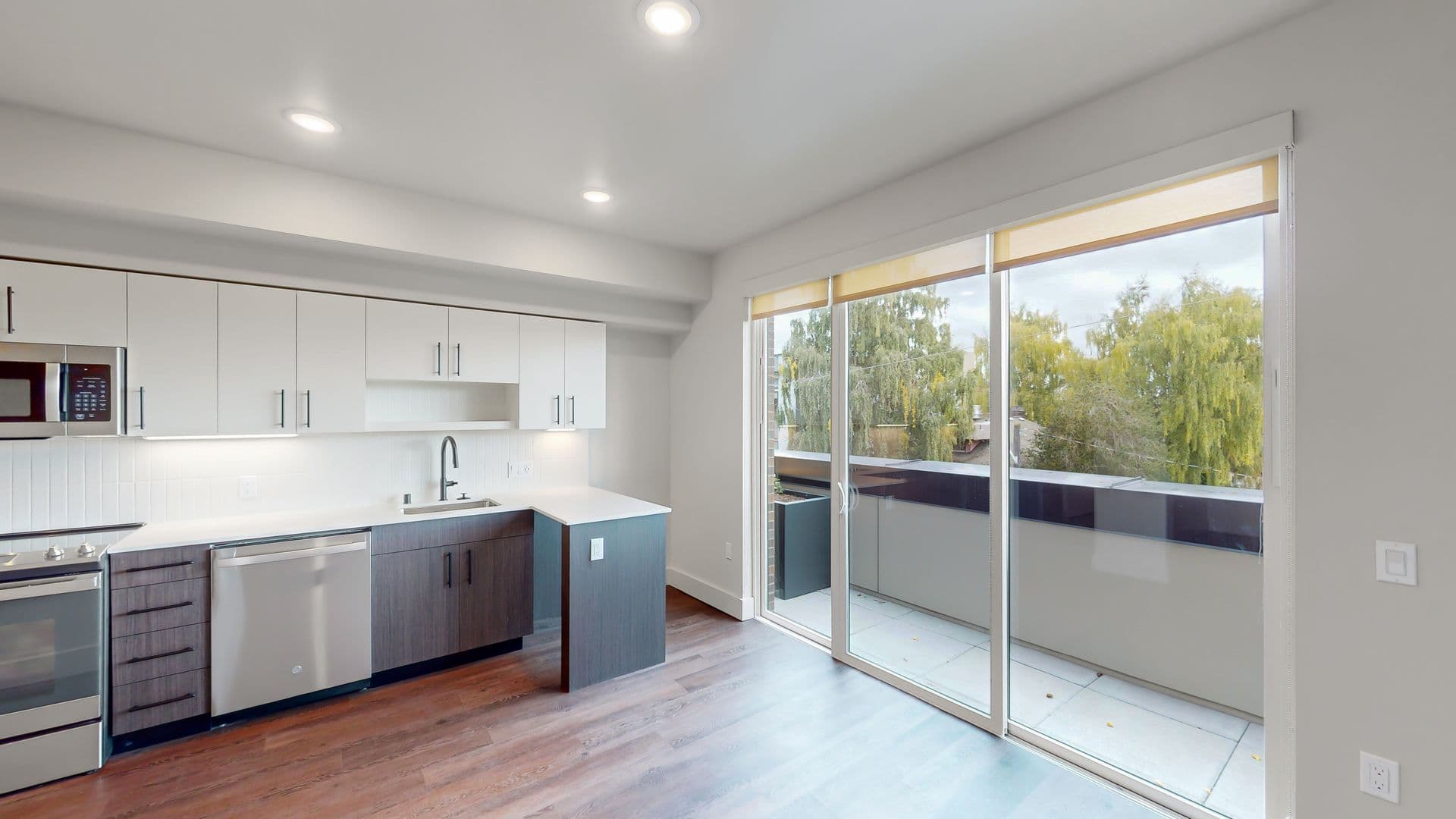 Seattle Apartment: 555 15th AVE E