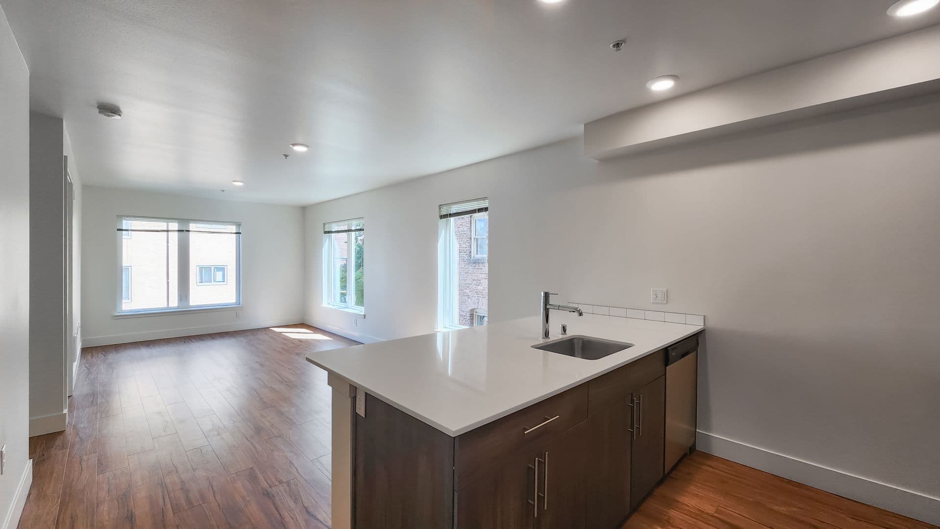 Seattle Apartment: 1430 Summit Avenue