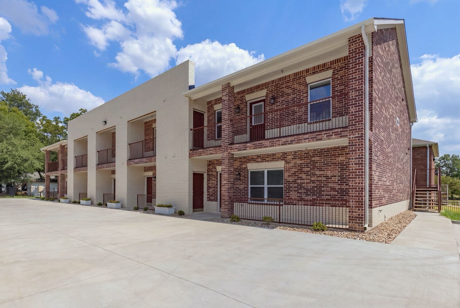 Commerce Apartment: 1906 Jackson St