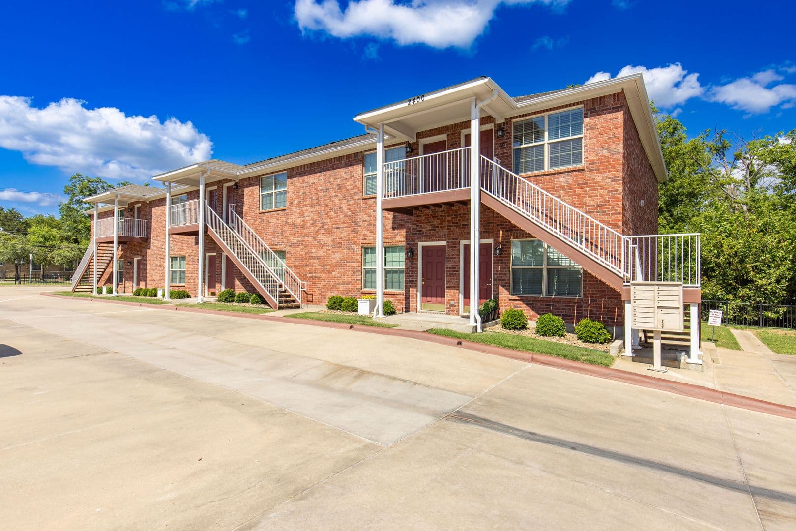Commerce Apartment: 2400 Bryan St