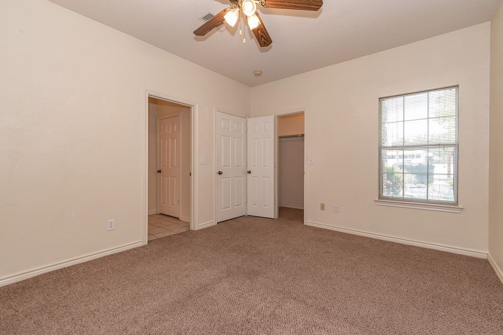 Commerce Apartment: 1609 Walnut St