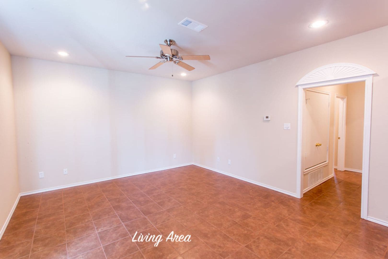Commerce Apartment: 2411 Bryan St