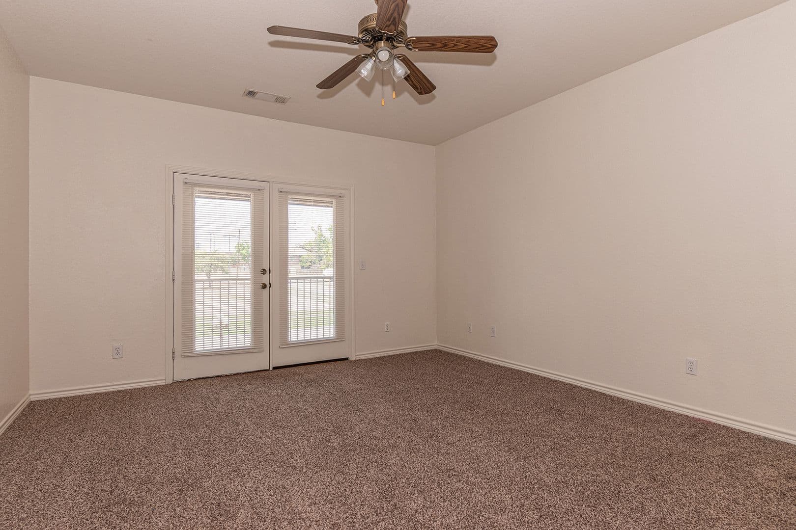 Commerce Apartment: 1701 Walnut