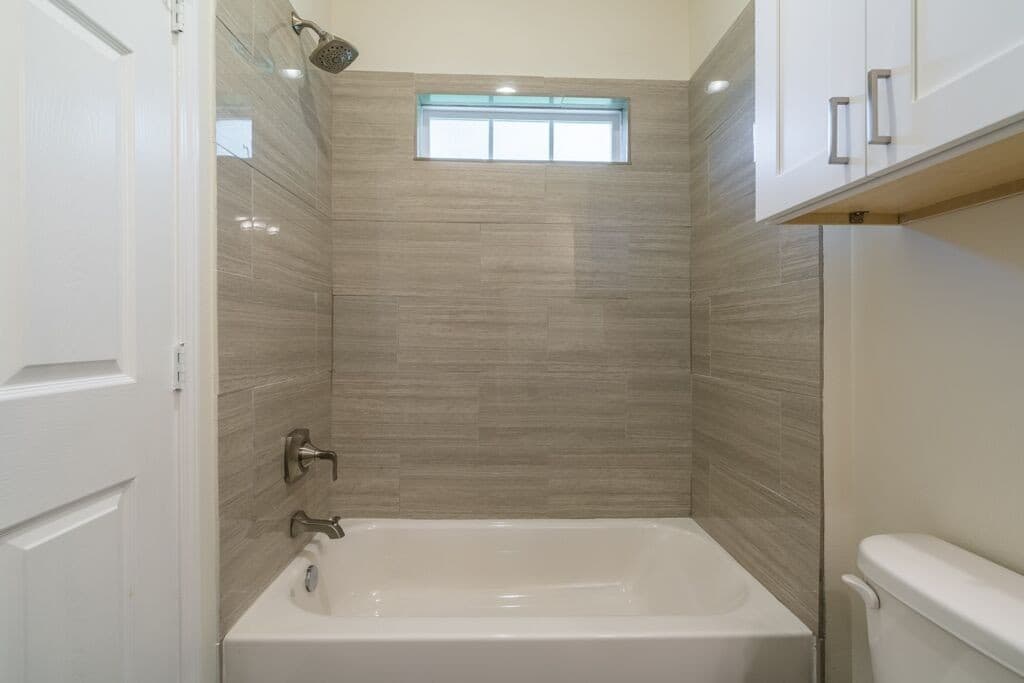 Commerce Apartment: 2407 Bois D Arc St