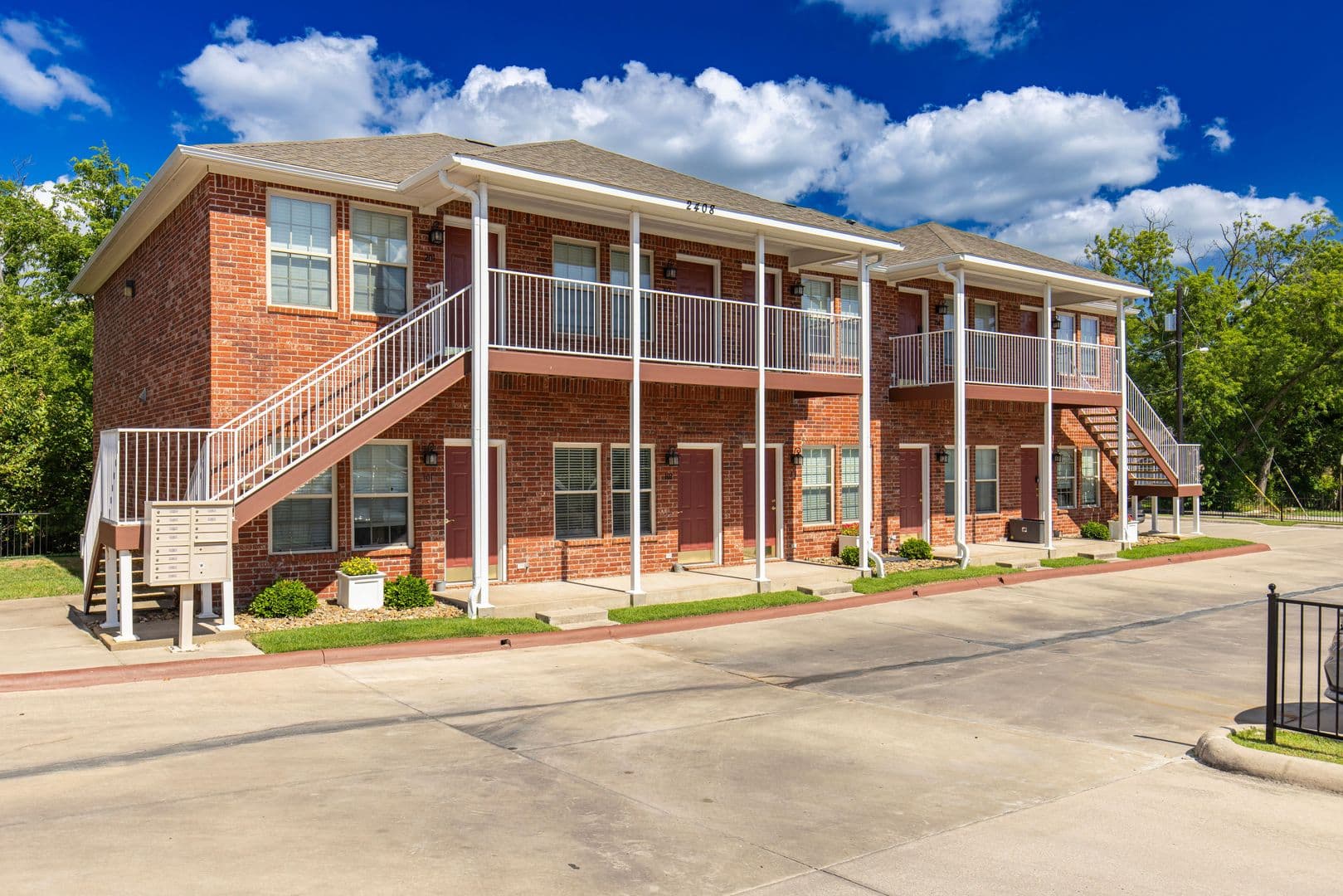 Commerce Apartment: 2408 Bryan St