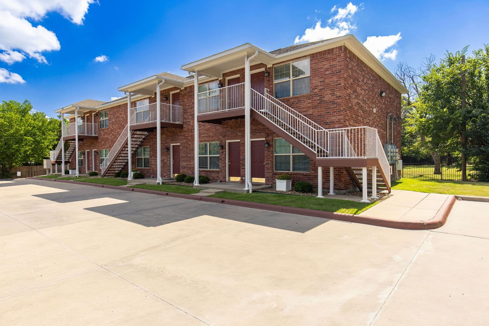 Commerce Apartment: 2411 Bryan St