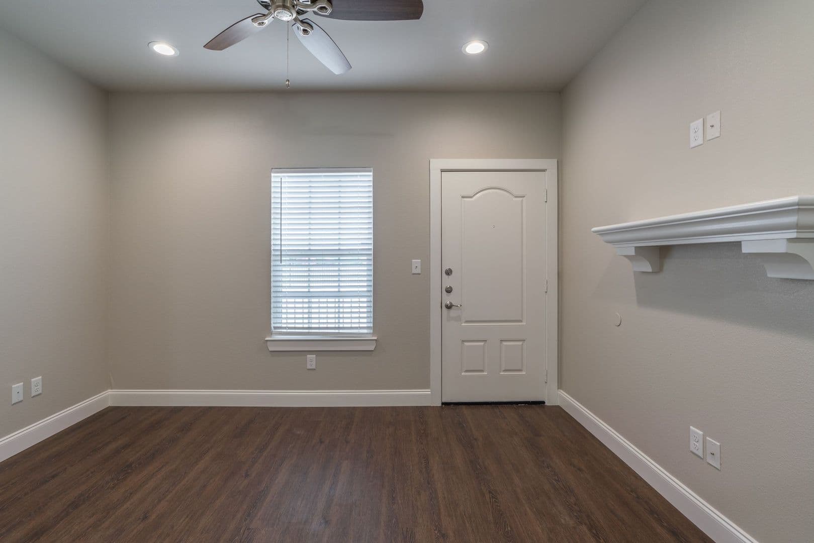 Commerce Apartment: 1912 Jackson