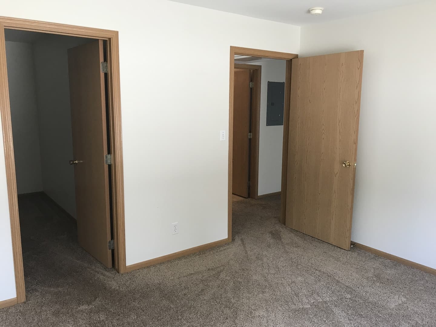 Ames Apartment: 101 N. Hyland