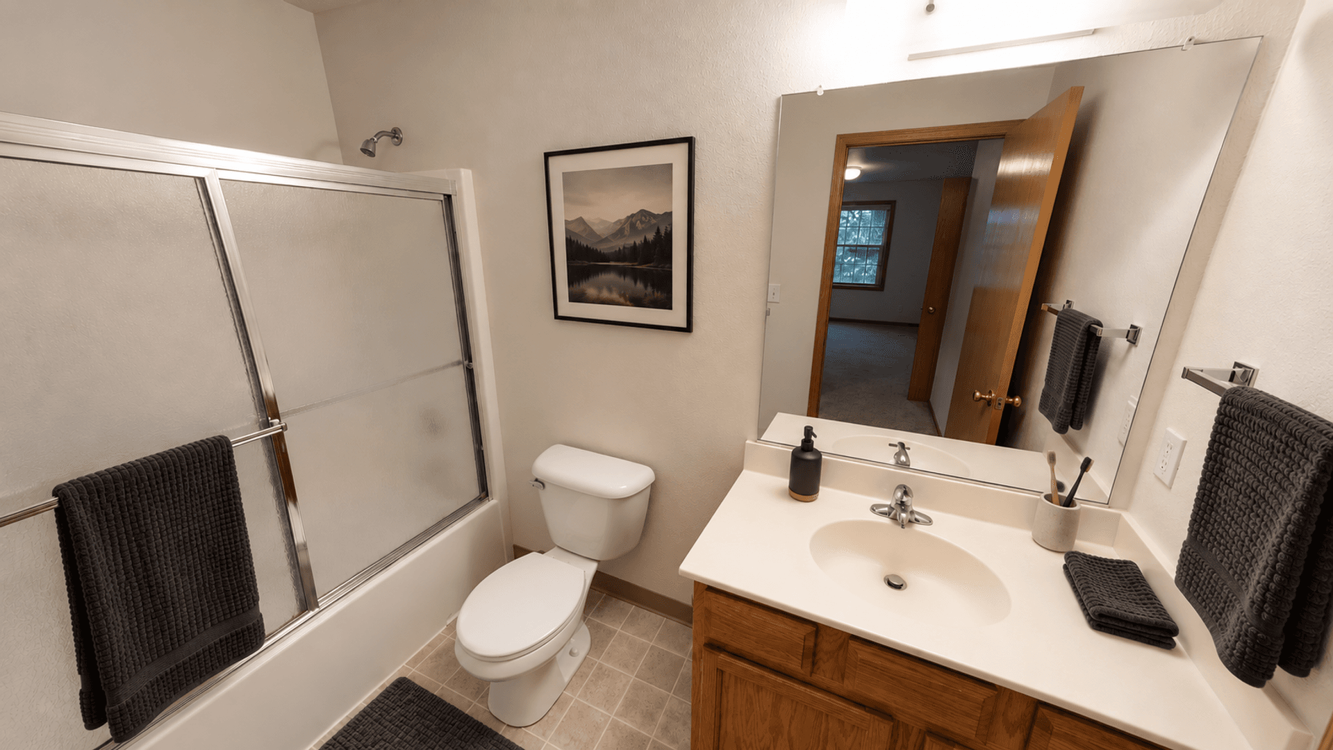 Ames Apartment: 123 Sheldon