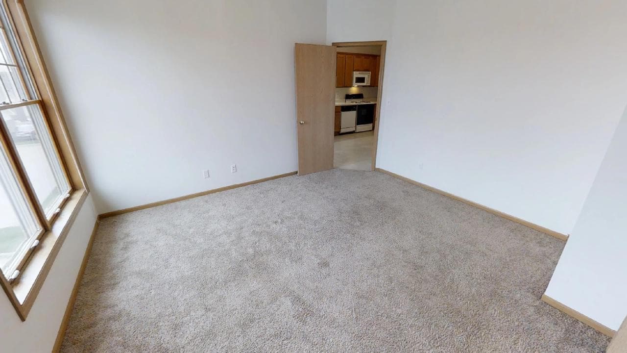 Ames Apartment: 2810 Stange