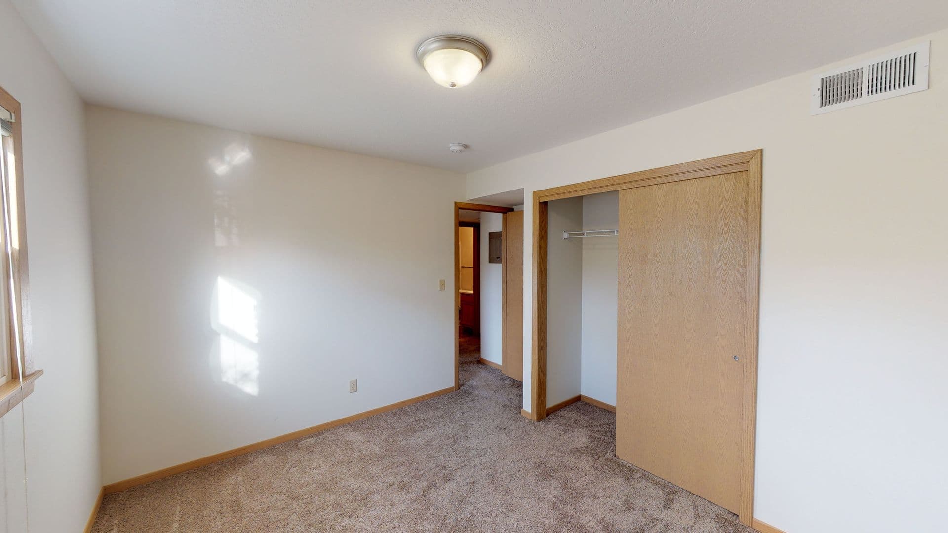 Ames Apartment: 726 24th